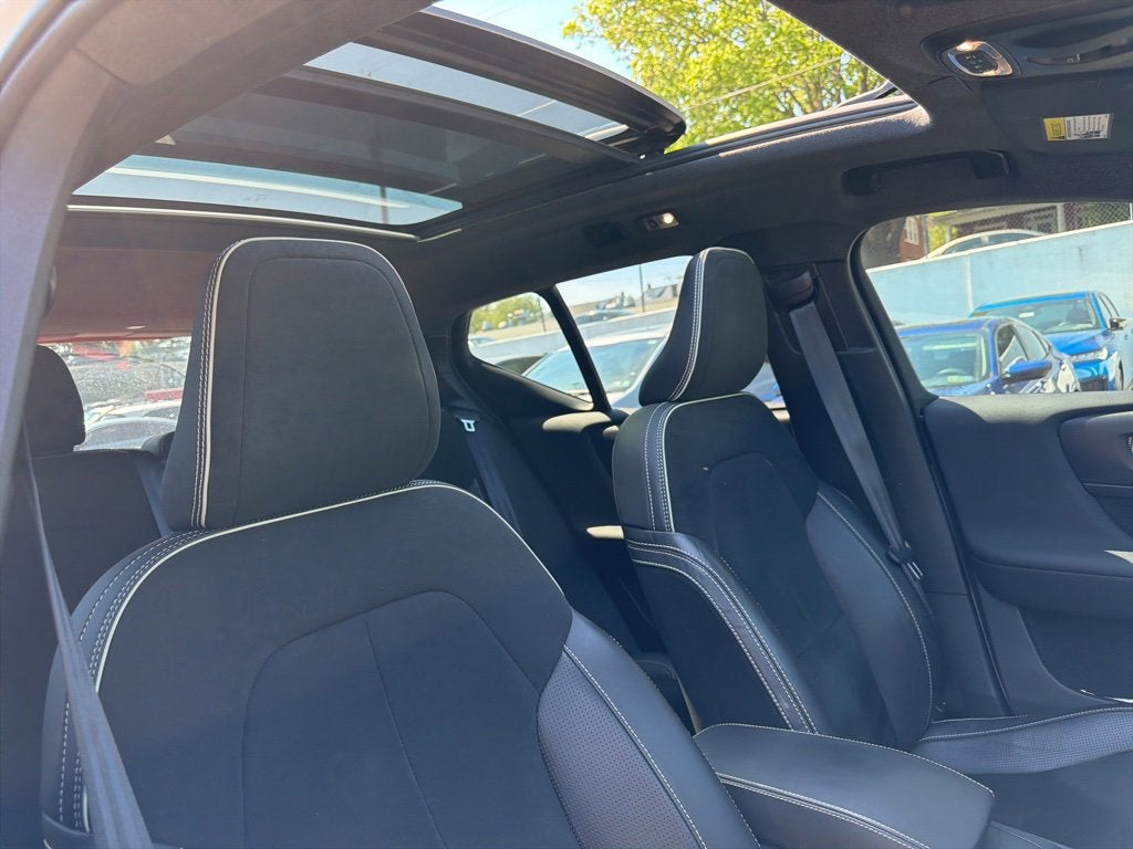 2021 Volvo XC40 R-Design