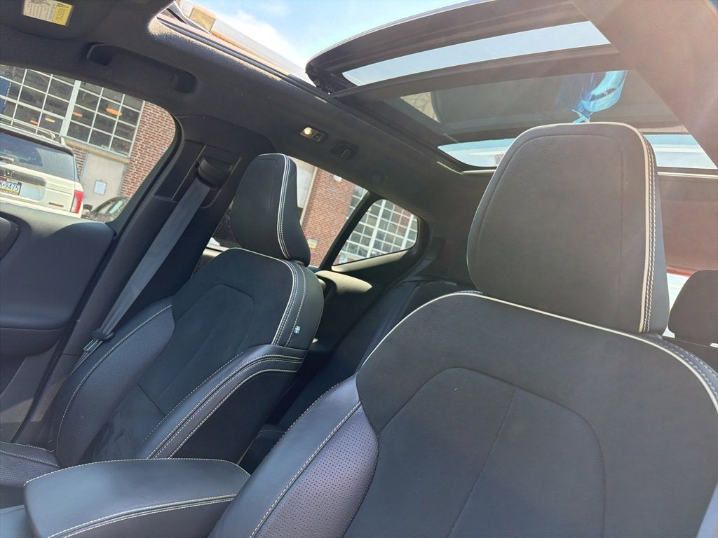 2021 Volvo XC40 R-Design