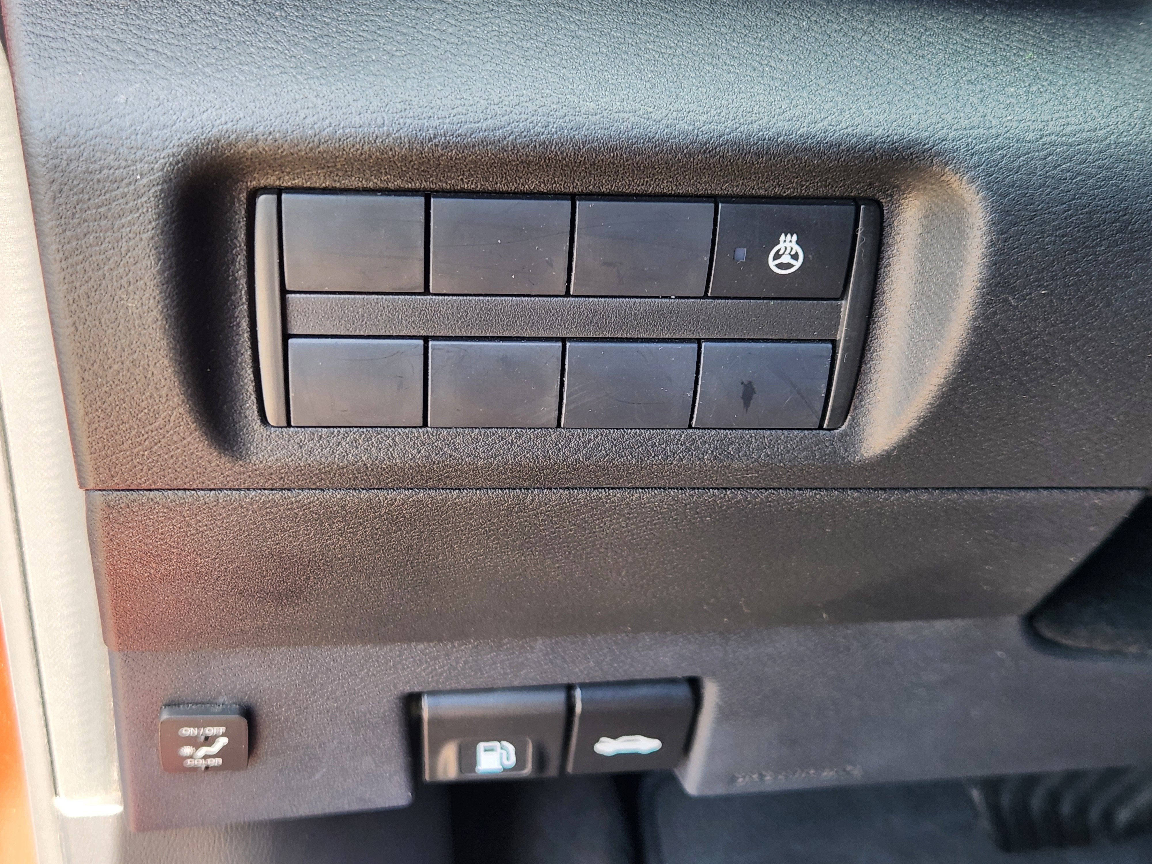 2022 Nissan Kicks SR