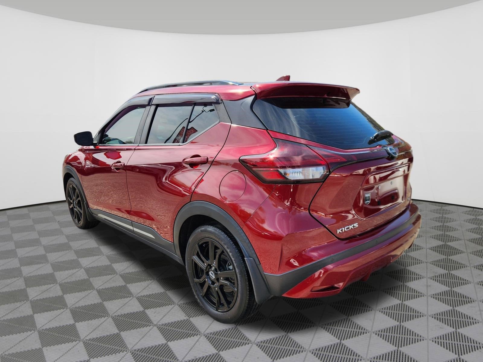 2022 Nissan Kicks SR