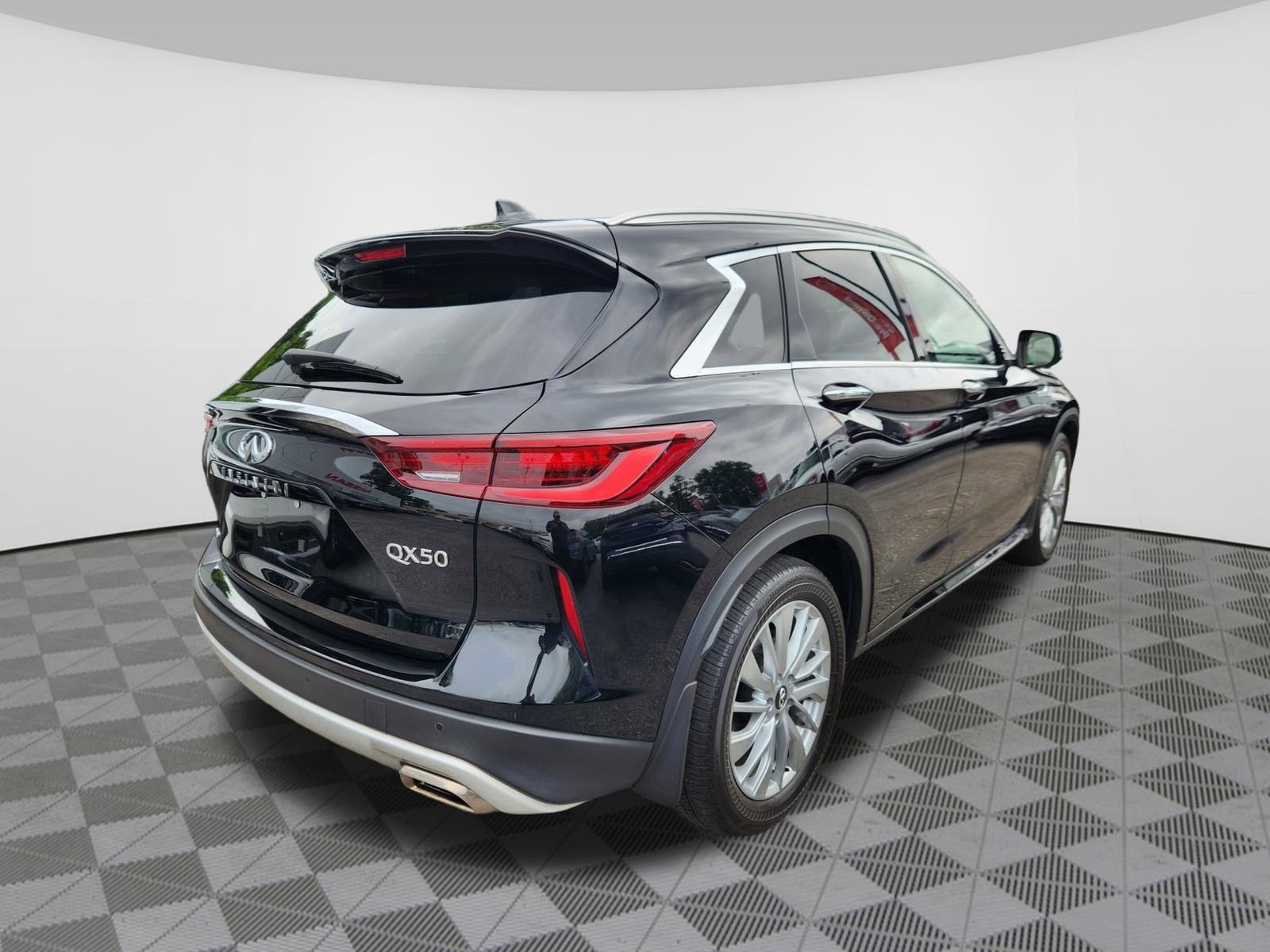 2023 INFINITI QX50 LUXE