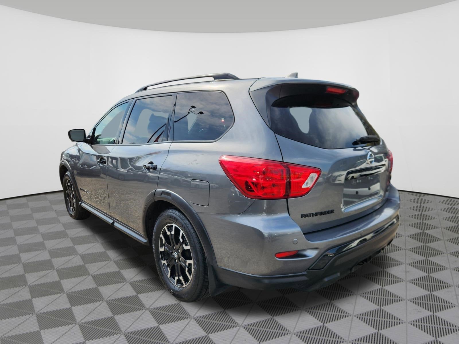 2020 Nissan Pathfinder SL