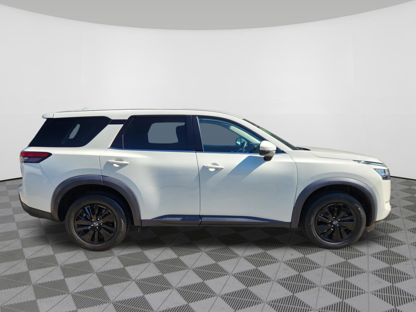 2022 Nissan Pathfinder S