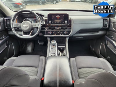 2022 Nissan Pathfinder SV