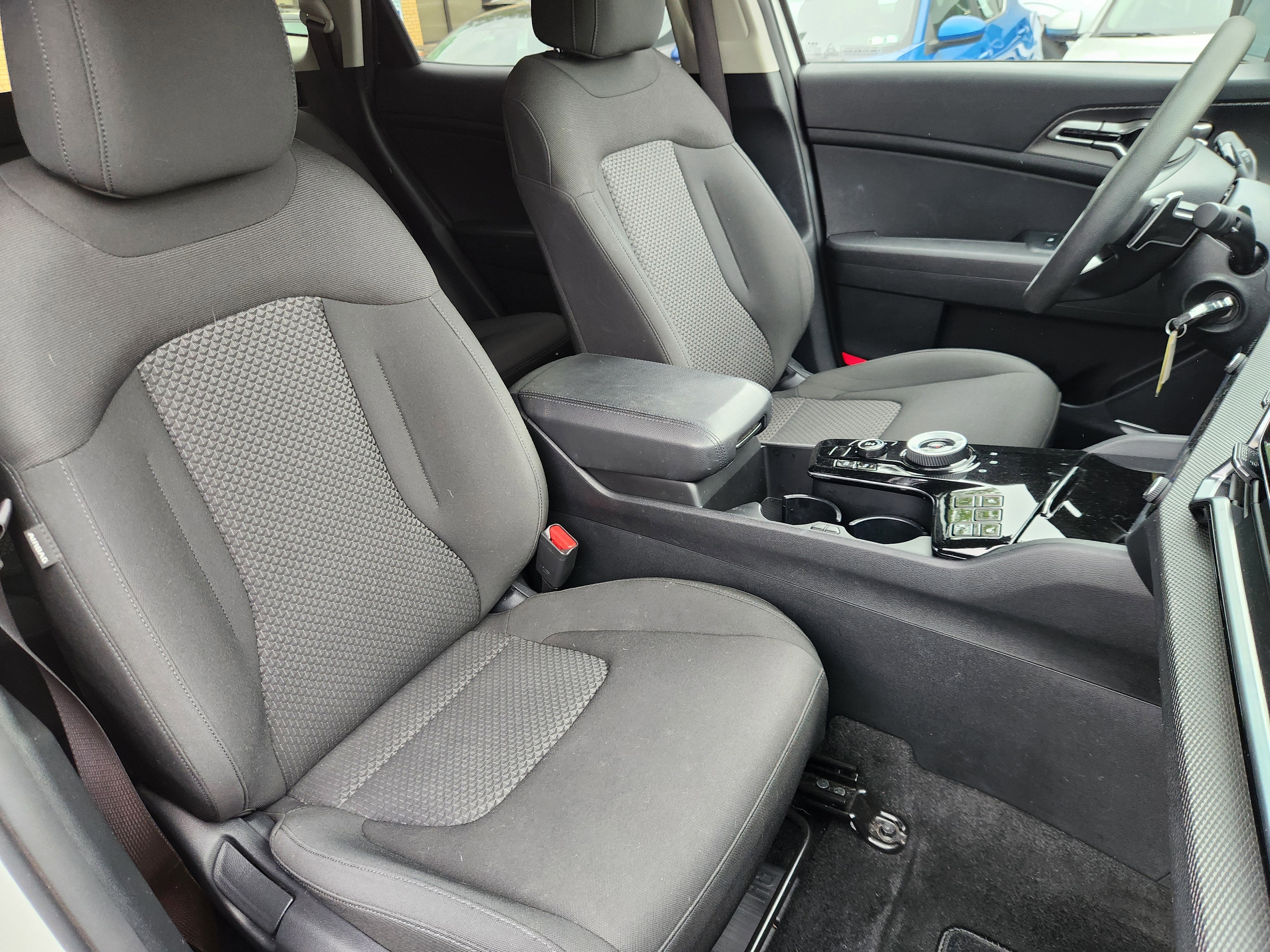 2024 Kia Sportage Hybrid LX