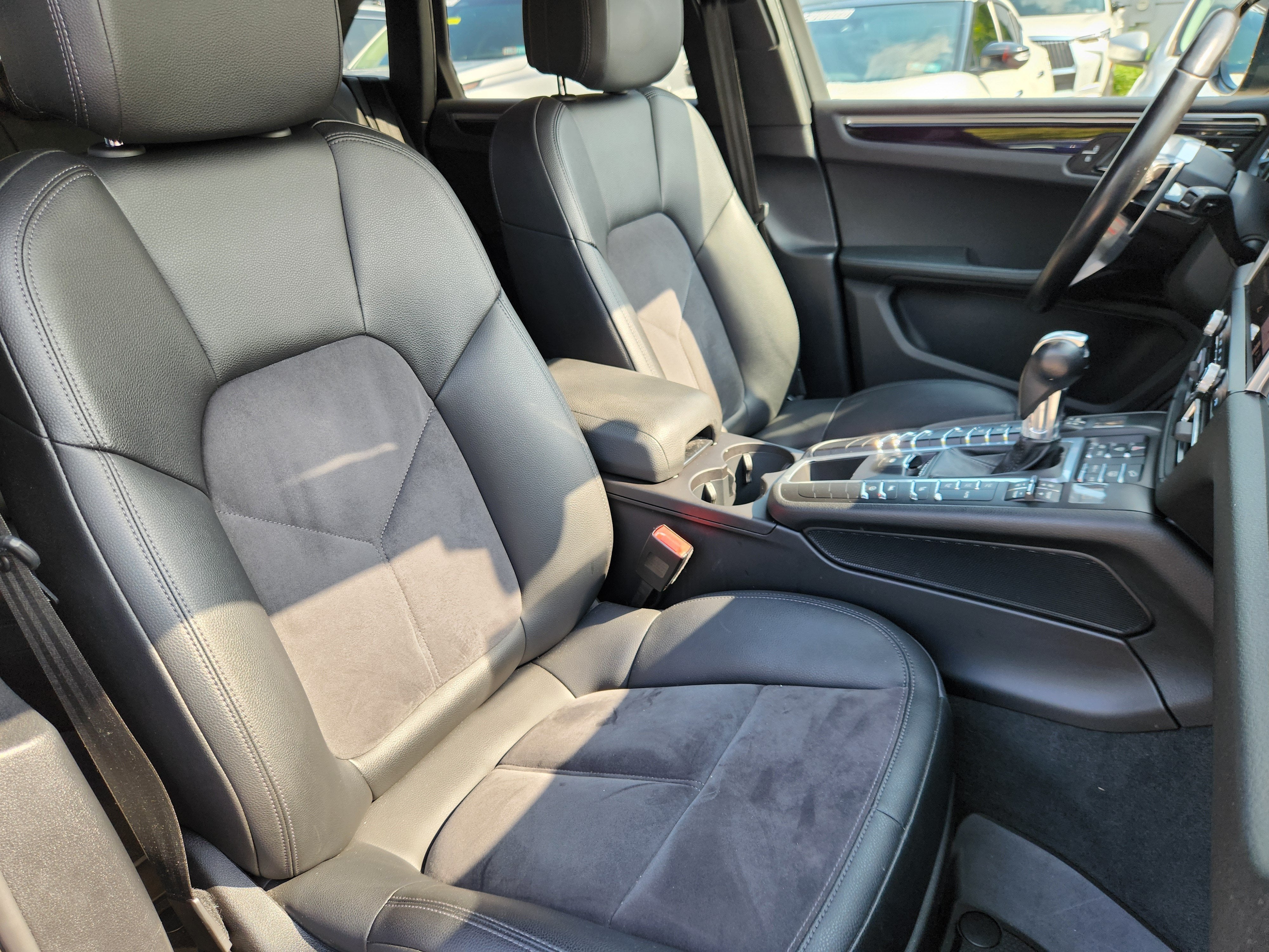 2020 Porsche Macan Base
