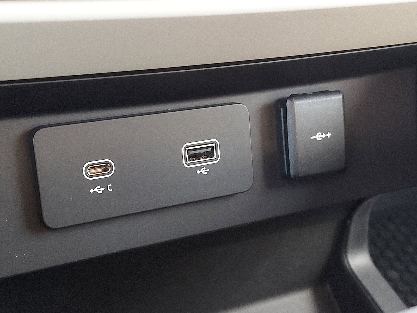 2023 Land Rover Defender S