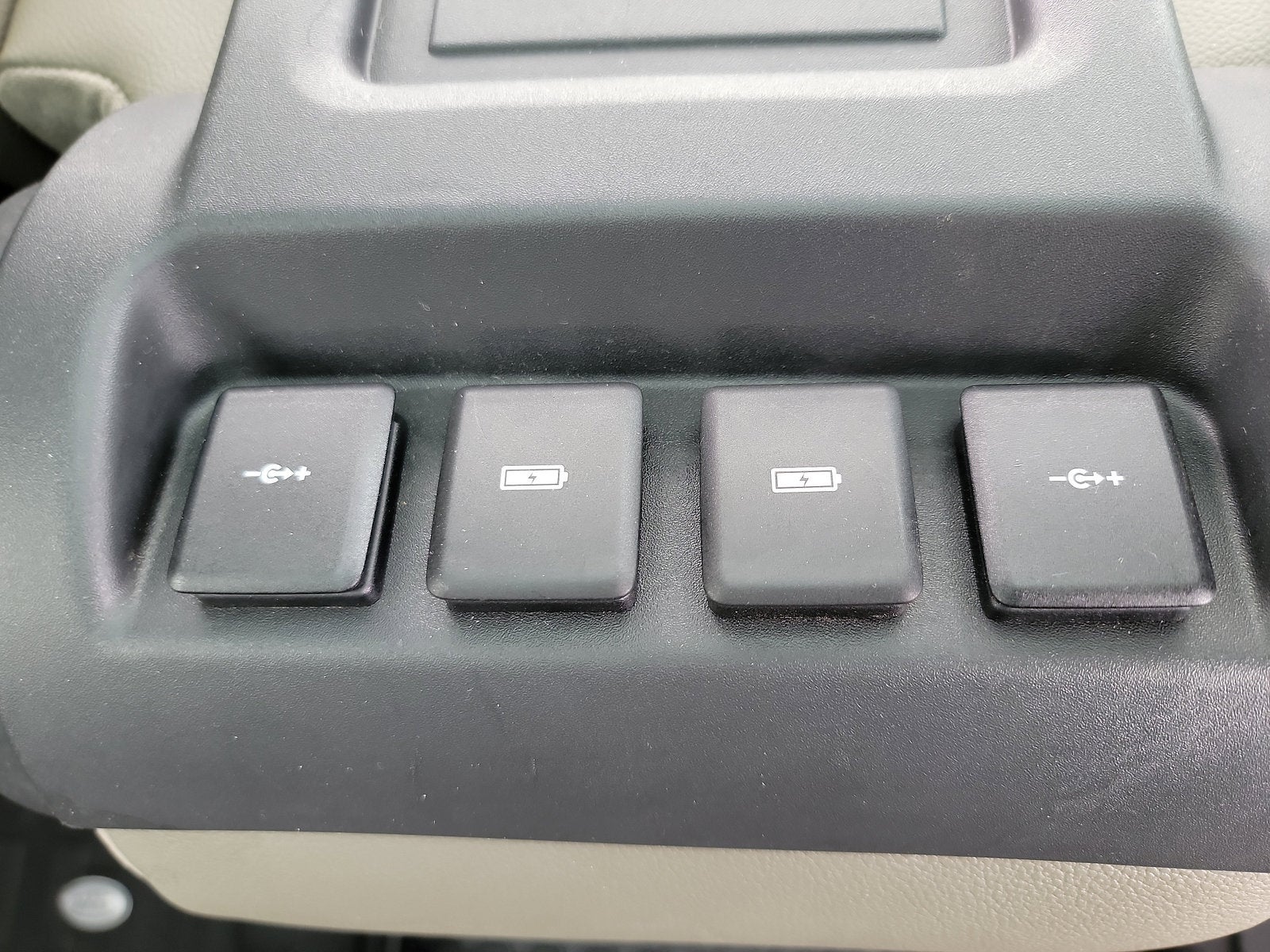 2020 Land Rover Defender SE