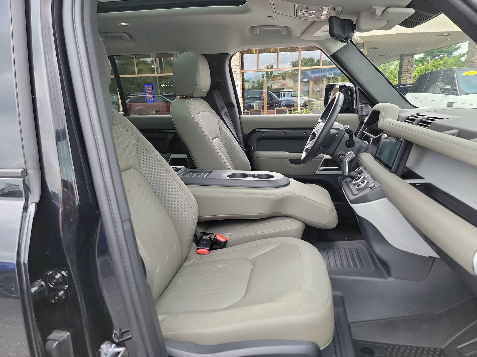 2020 Land Rover Defender SE