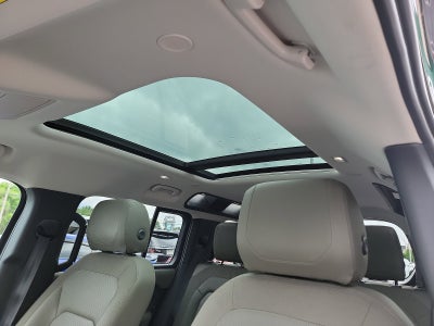 2020 Land Rover Defender SE