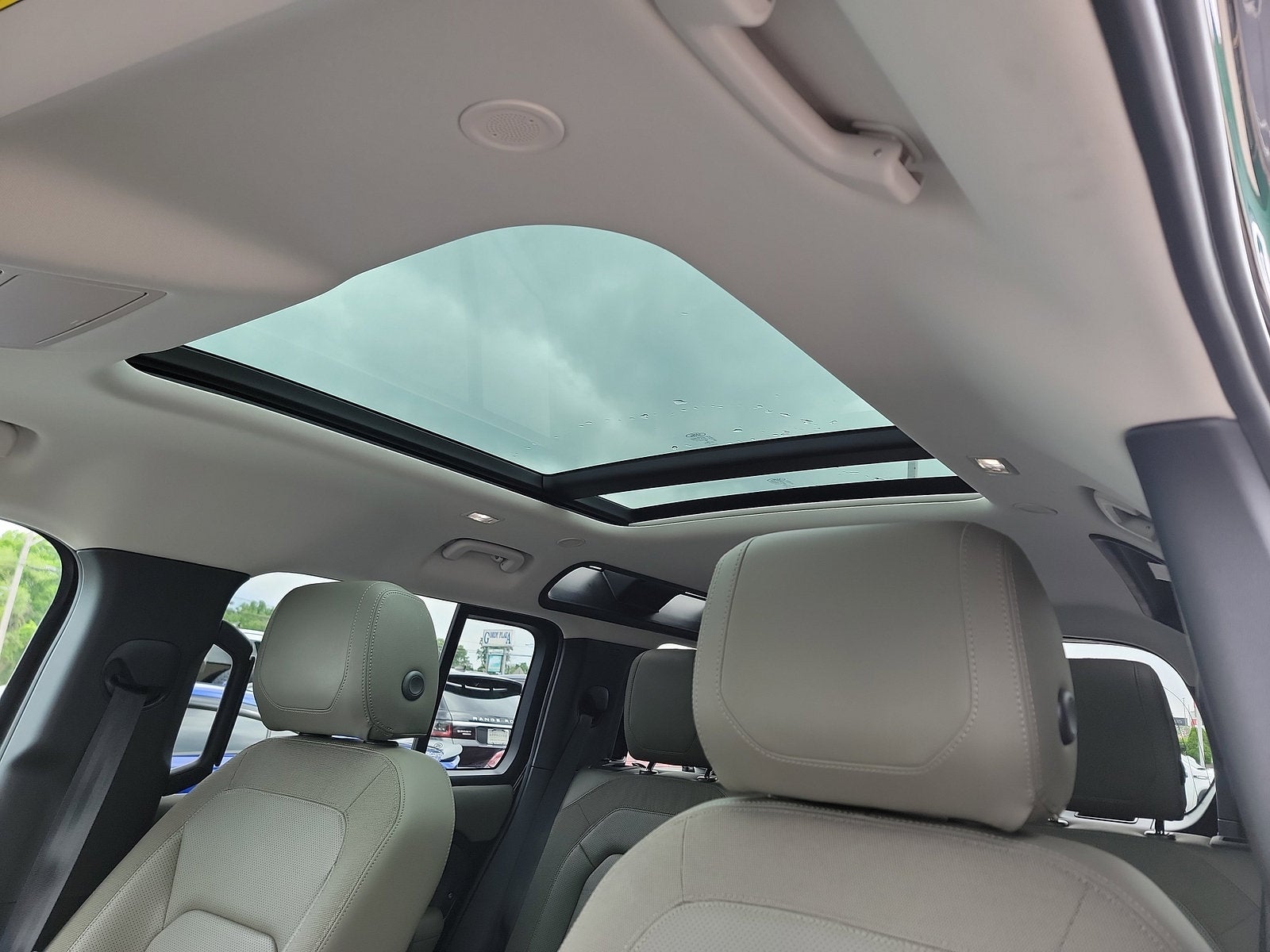 2020 Land Rover Defender SE