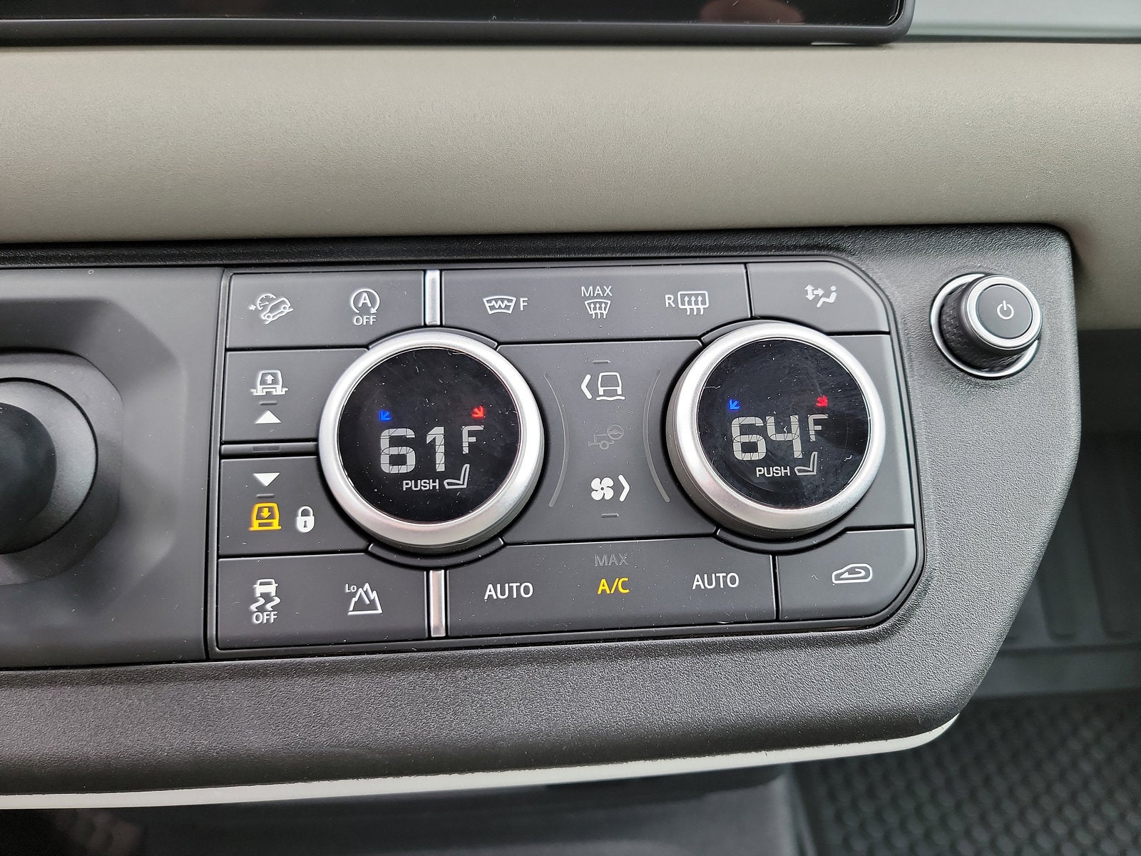 2020 Land Rover Defender SE