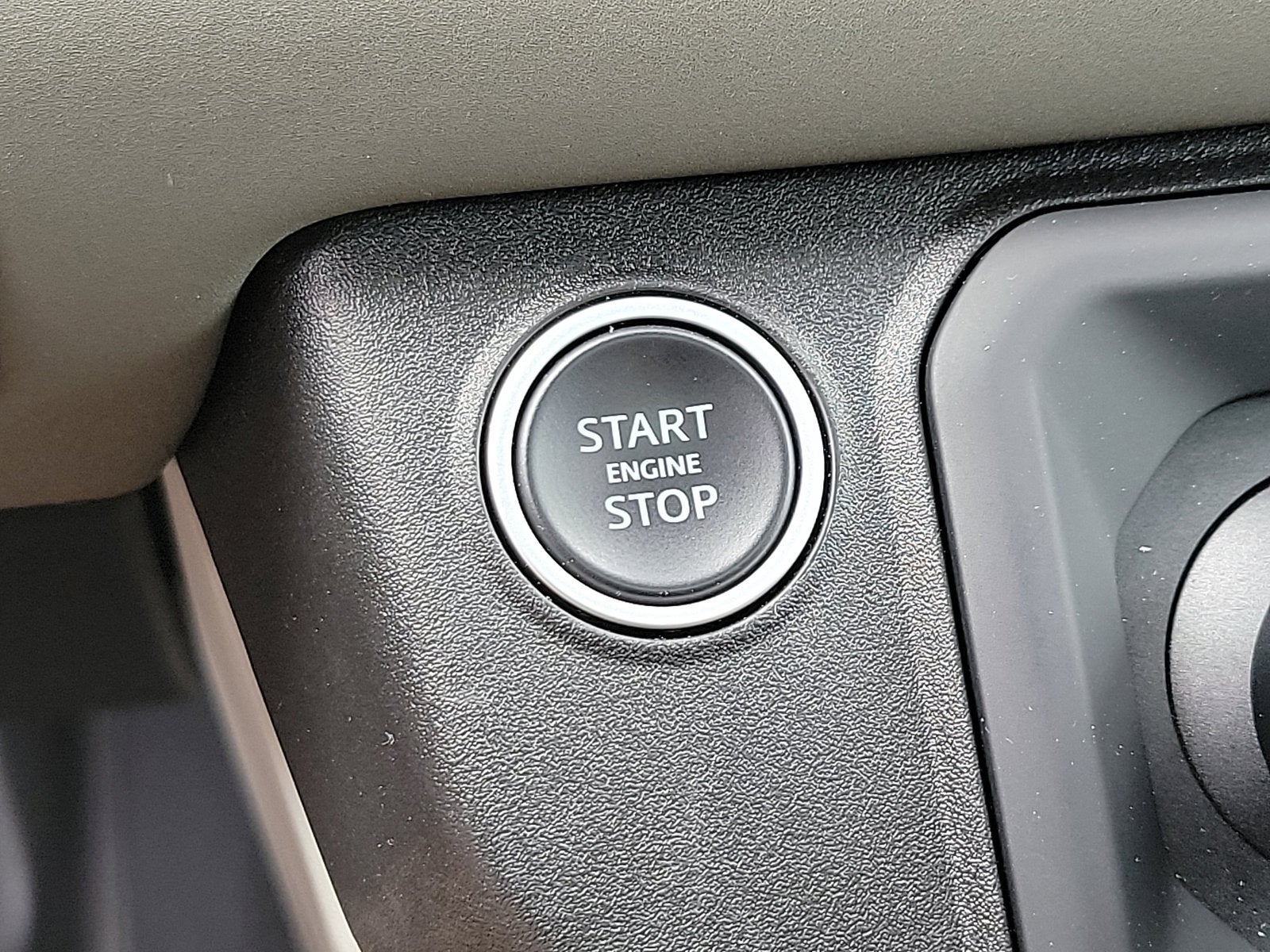 2020 Land Rover Defender SE