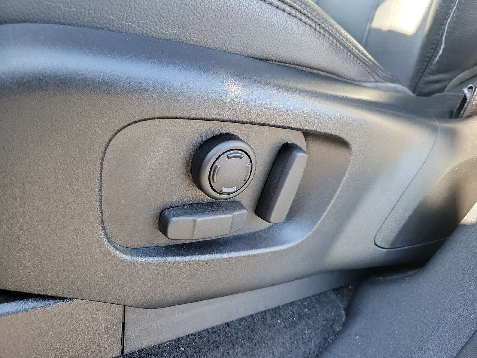 2020 Land Rover Discovery Landmark Edition