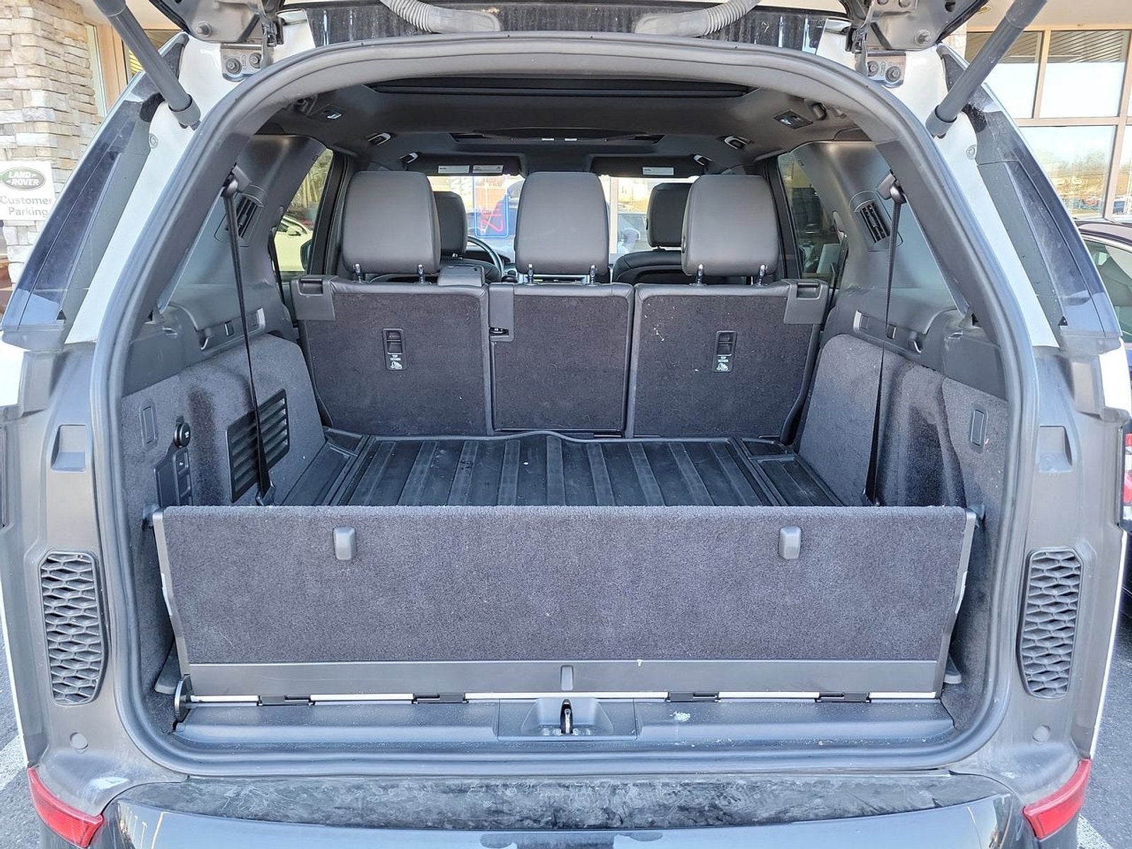 2020 Land Rover Discovery Landmark Edition