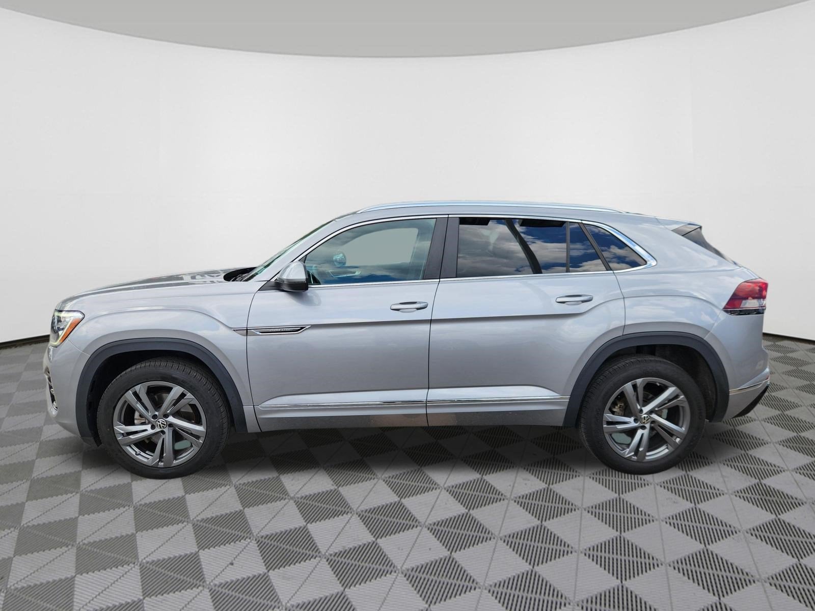 2024 Volkswagen Atlas Cross Sport 2.0T SEL R-Line