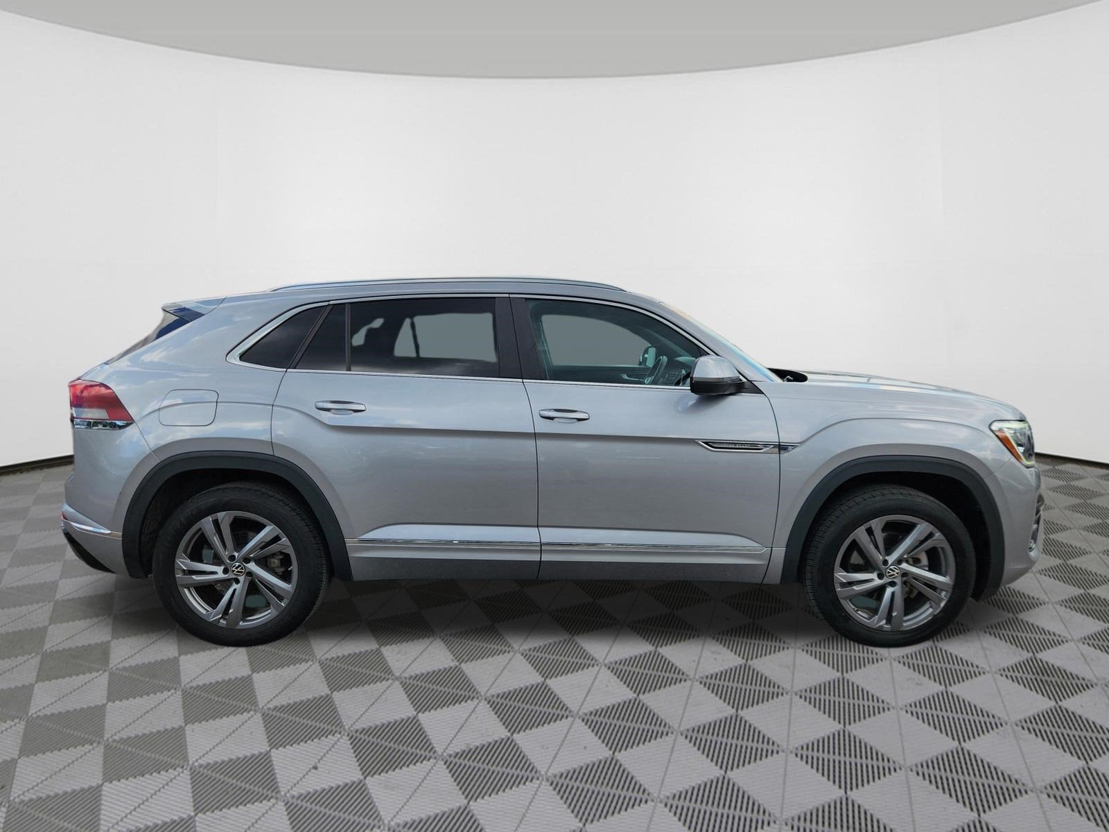 2024 Volkswagen Atlas Cross Sport 2.0T SEL R-Line