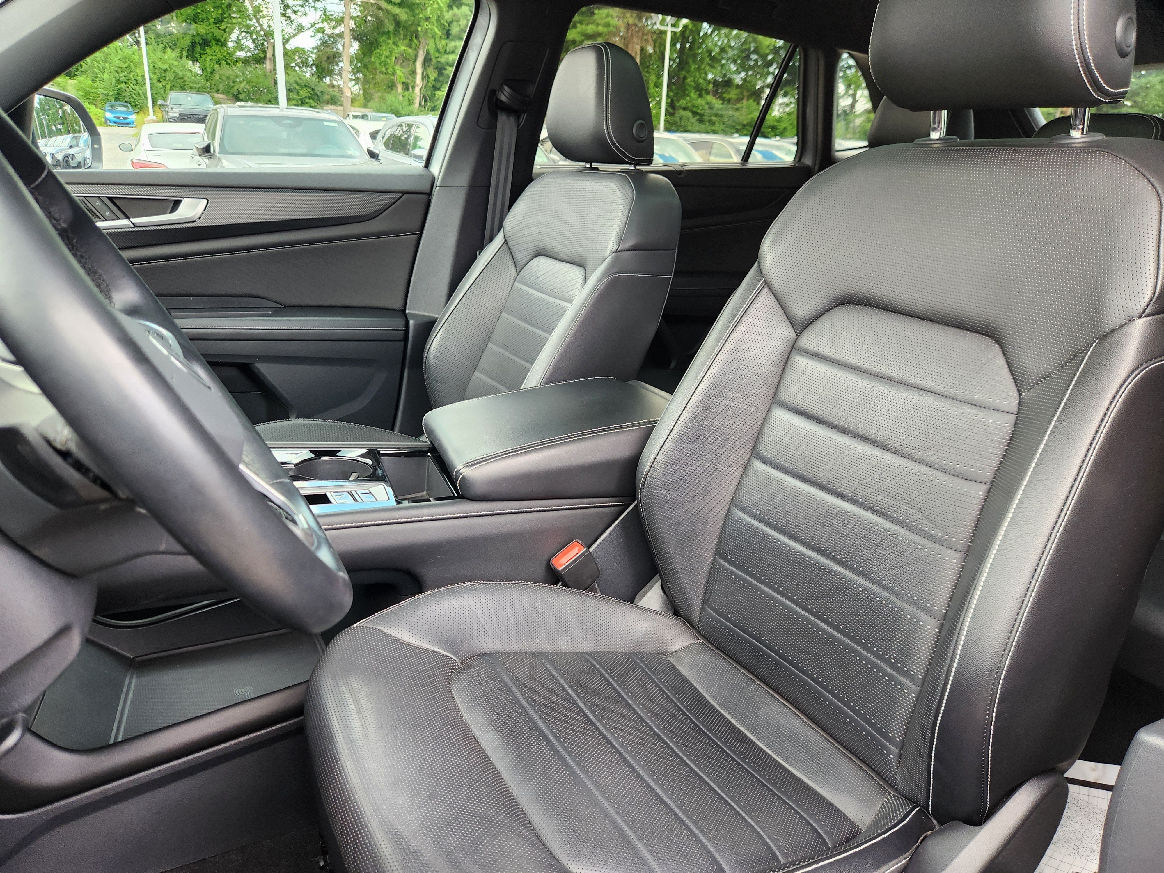 2024 Volkswagen Atlas Cross Sport 2.0T SEL R-Line