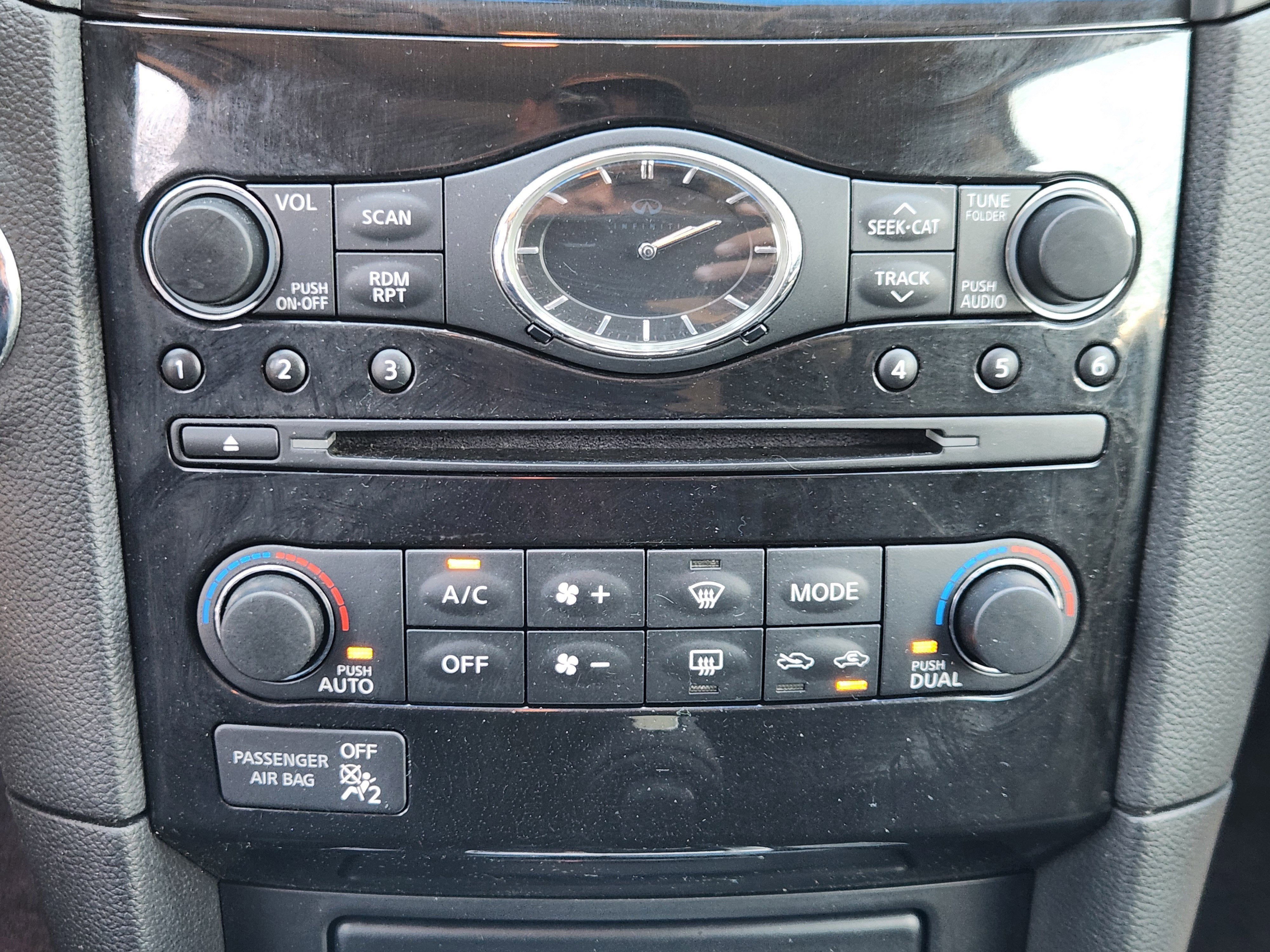 2014 INFINITI QX70 Base