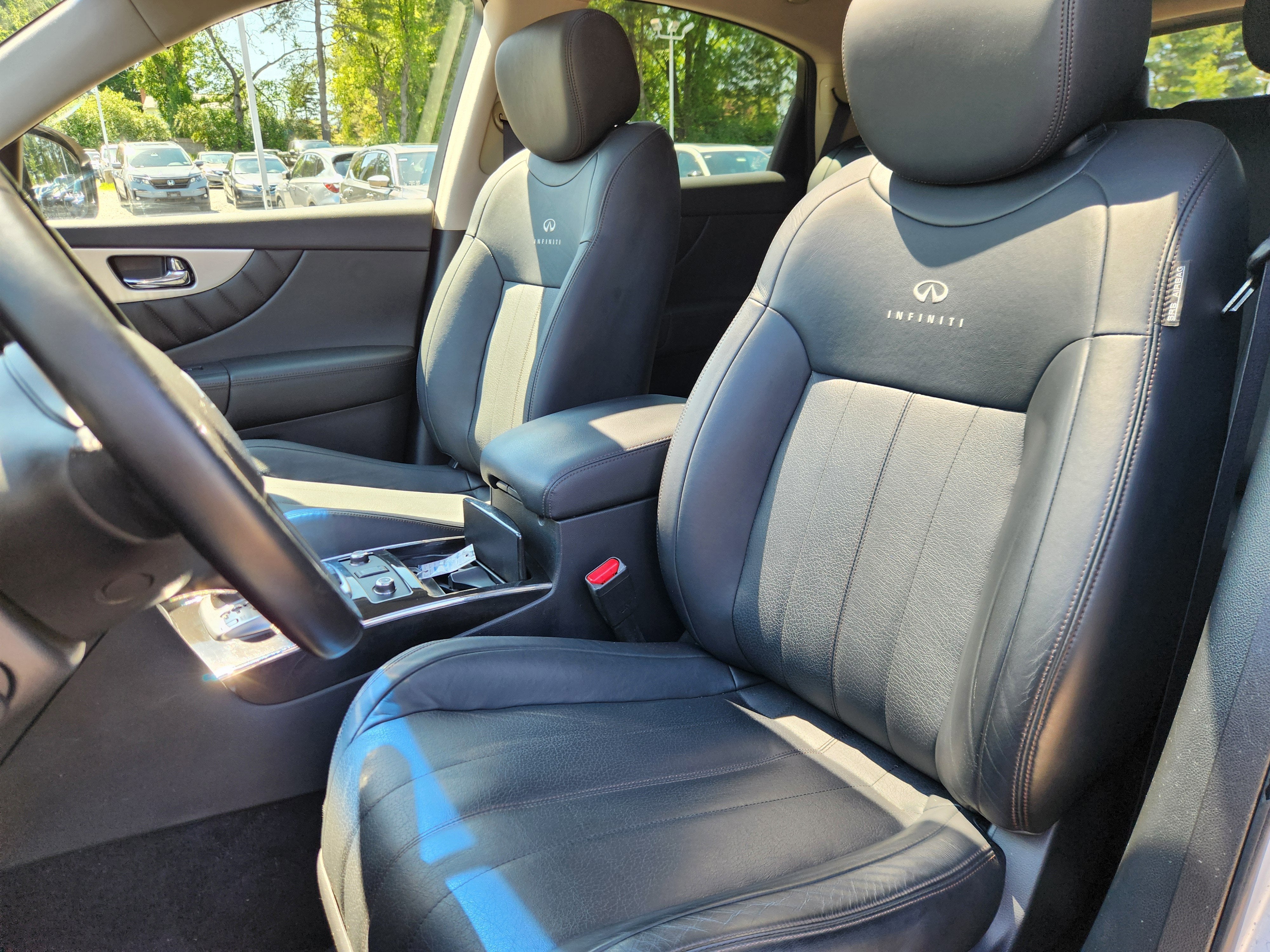 2014 INFINITI QX70 Base