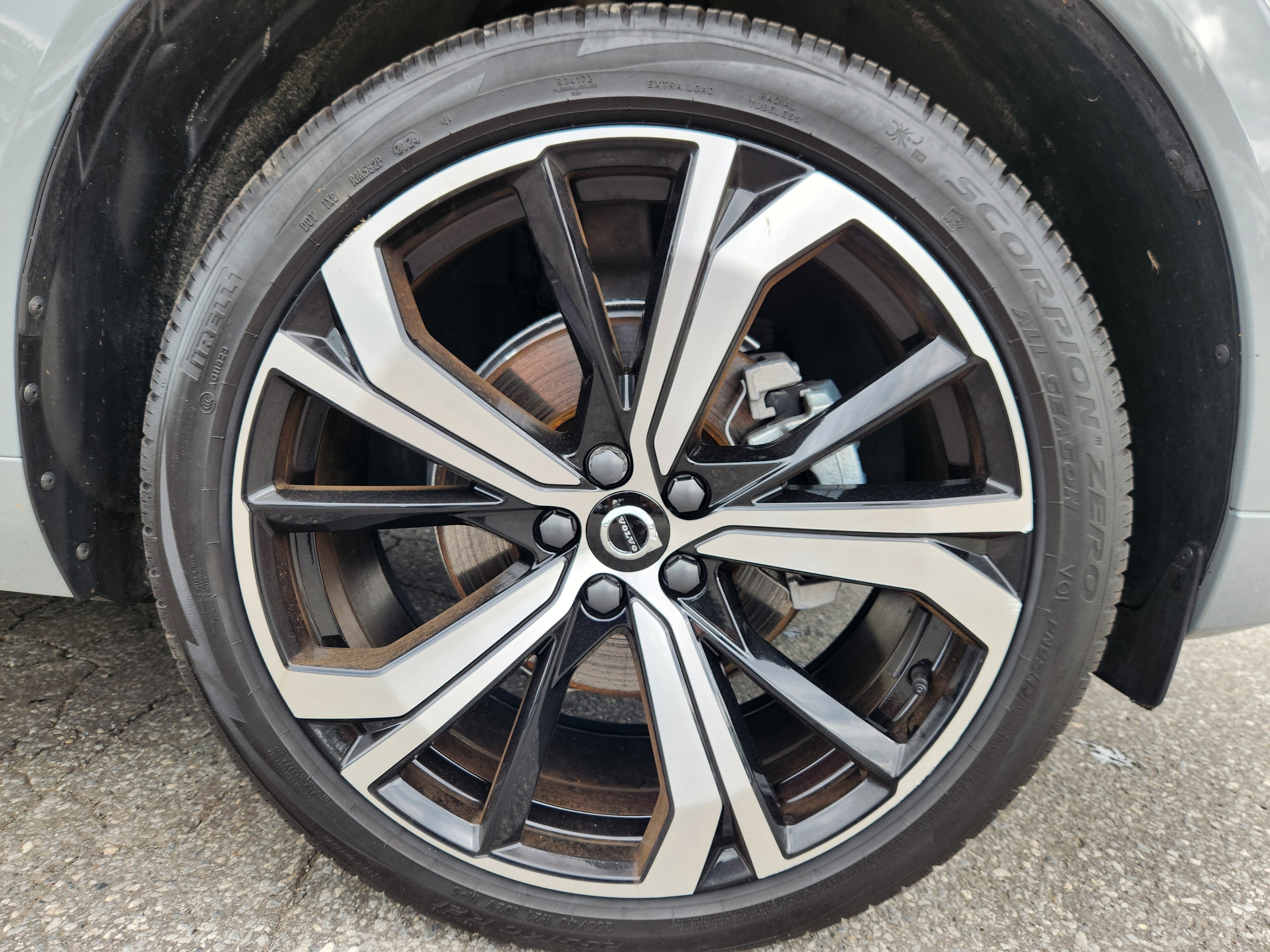 2025 Volvo XC60 B5 Ultra