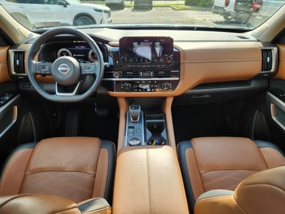 2023 Nissan Pathfinder Platinum