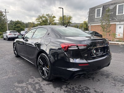 2022 Maserati Ghibli Modena Q4