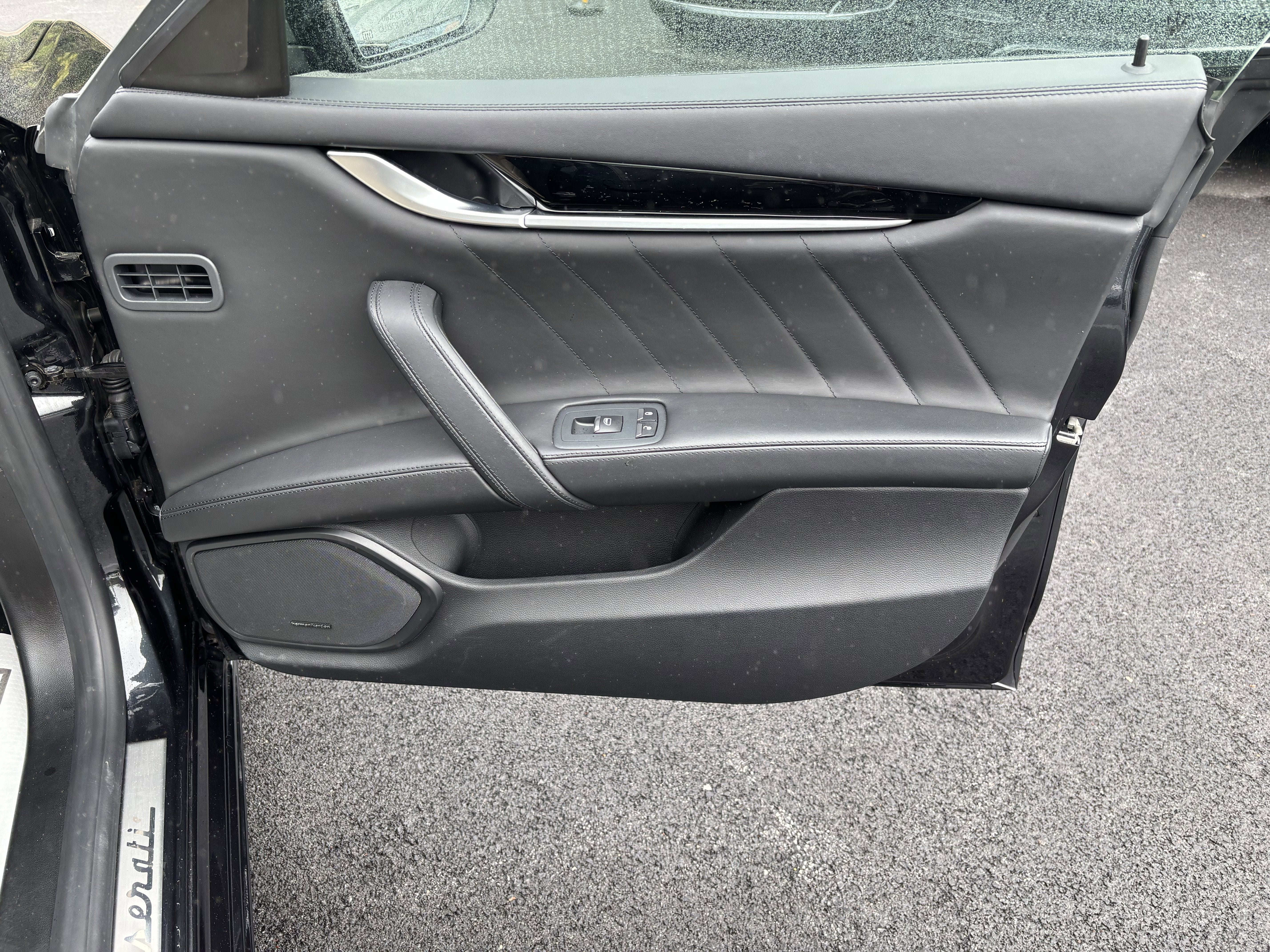 2022 Maserati Ghibli Modena Q4